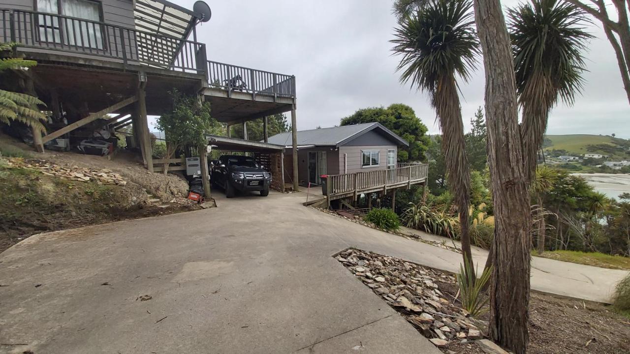 Tree House Apartment Taieri Mouth Exterior photo