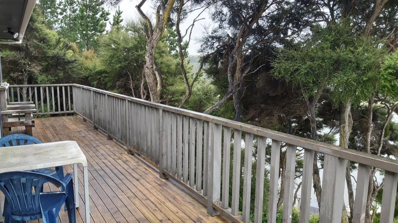 Tree House Apartment Taieri Mouth Exterior photo