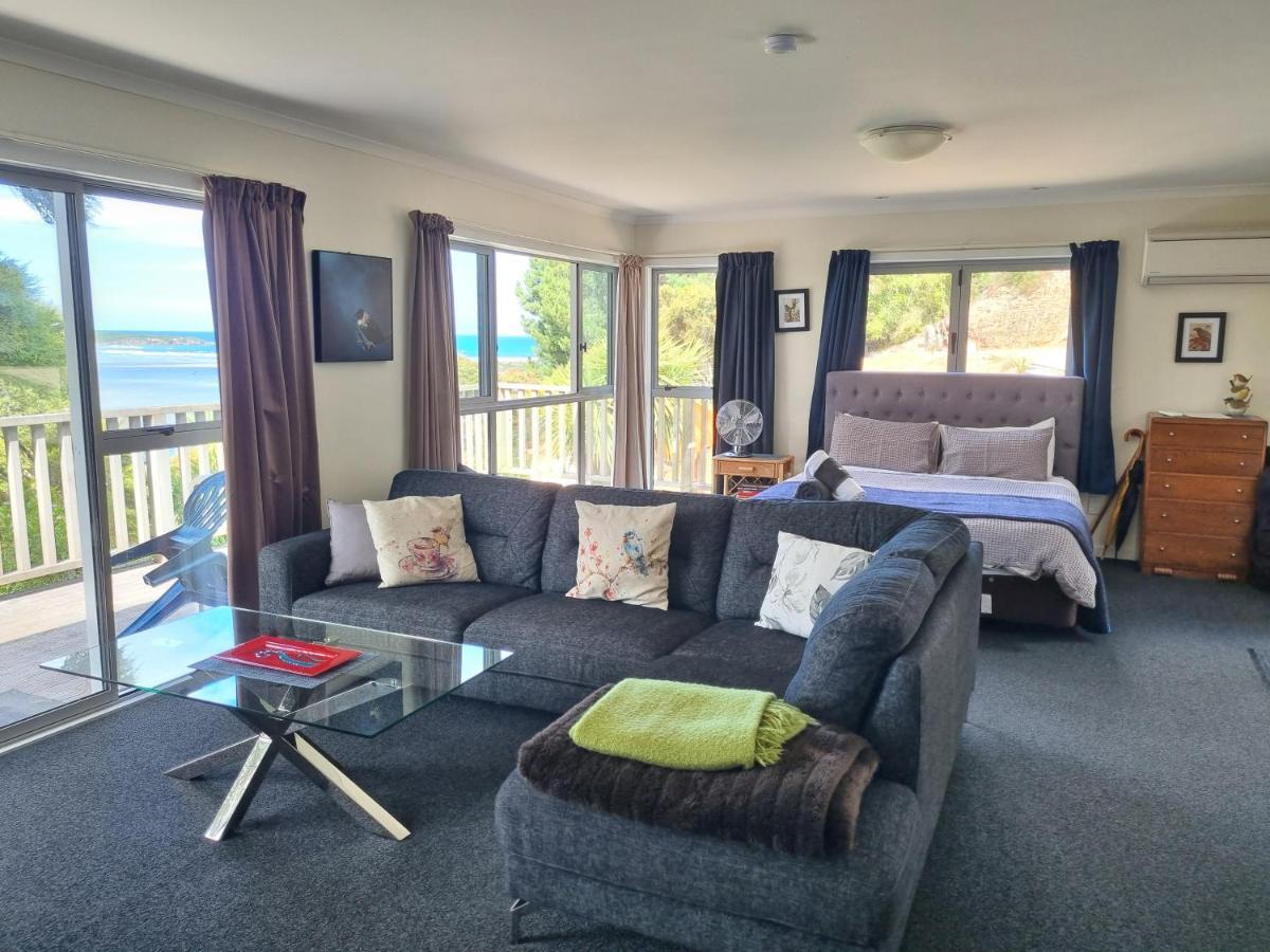 Tree House Apartment Taieri Mouth Exterior photo